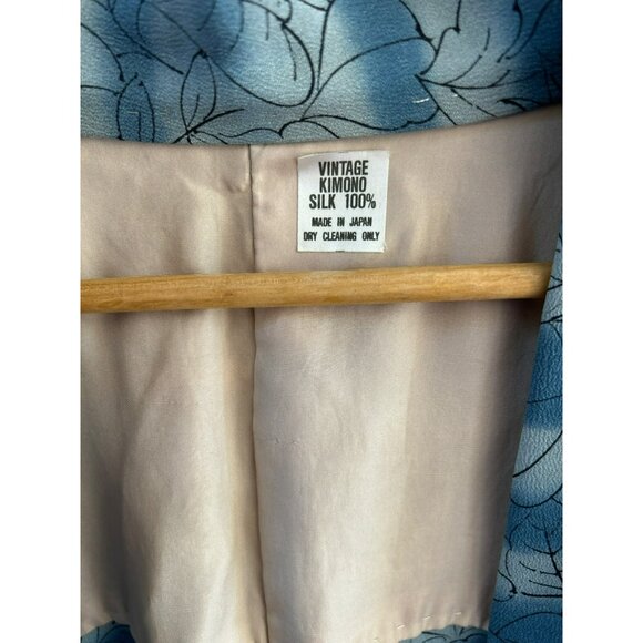 Vintage Japanese Blue Floral Kimono Jacket 100% Silk Beautiful Artisan Stitching - Picture 3 of 11